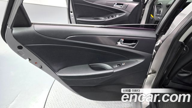 Hyundai Sonata Hybrid 2.0 Premium 2014 — фото 25