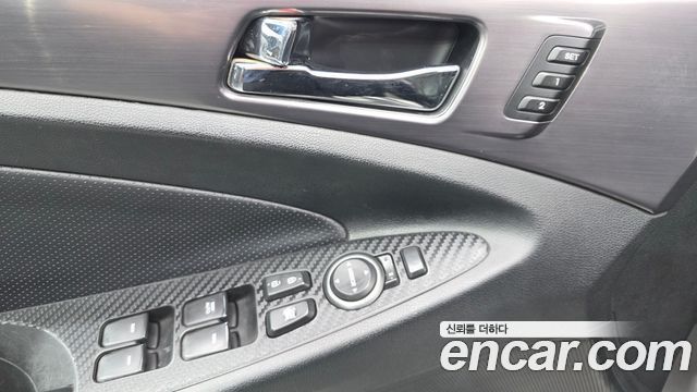 Hyundai Sonata Hybrid 2.0 Premium 2014 — фото 27