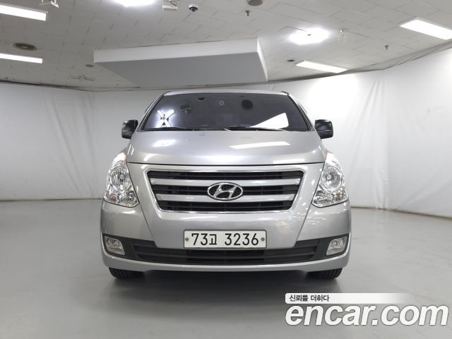 Hyundai Grand Starex 12-Seater Wagon Smart