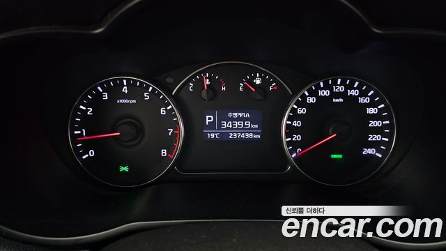 Kia Carens 2.0 LPI Prestige 2017 — фото 8