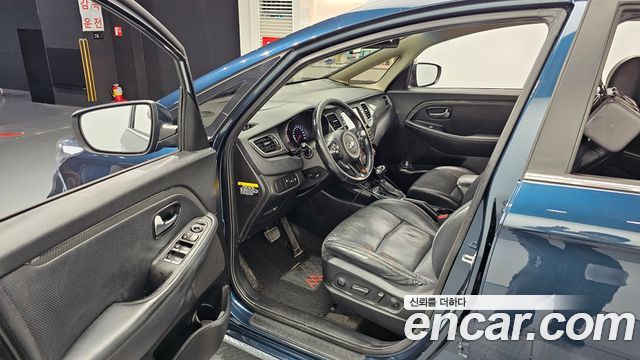 Kia Carens 2.0 LPI Prestige 2017 — фото 10
