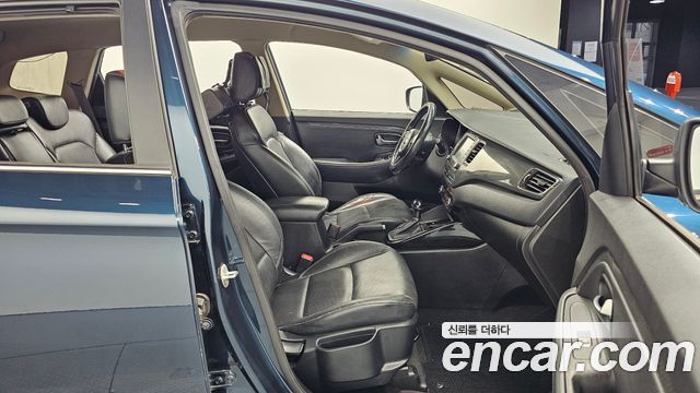 Kia Carens 2.0 LPI Prestige 2017 — фото 12