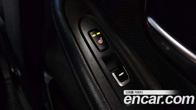 Kia Carens 2.0 LPI Prestige 2017 — фото 18