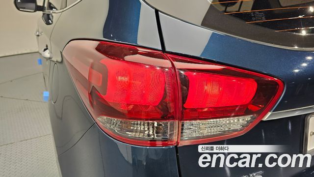 Kia Carens 2.0 LPI Prestige 2017 — фото 23