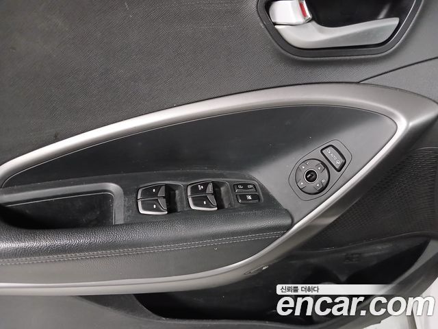Hyundai Santa Fe (DM) Diesel(e-VGT) 2.0 2WD Premium 2013 — фото 19