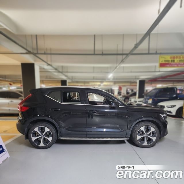 Volvo XC40 B4 Ultimate Bright 2023 — фото 2