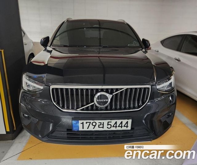 Volvo XC40 B4 Ultimate Bright 2023 — фото 3