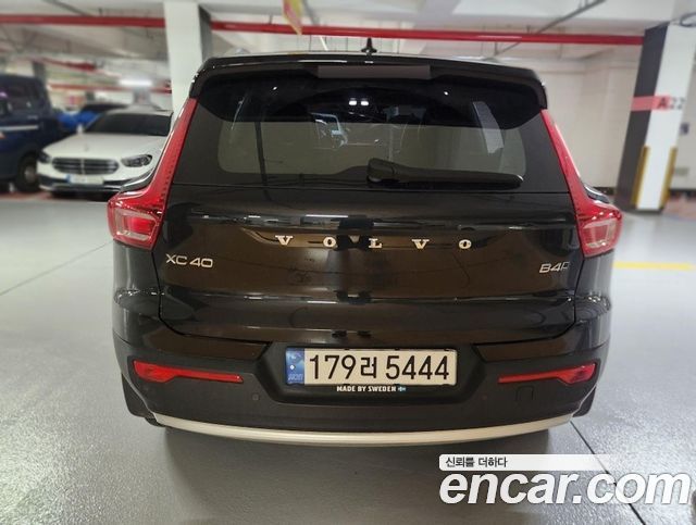 Volvo XC40 B4 Ultimate Bright 2023 — фото 4