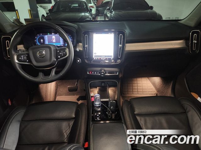 Volvo XC40 B4 Ultimate Bright 2023 — фото 7