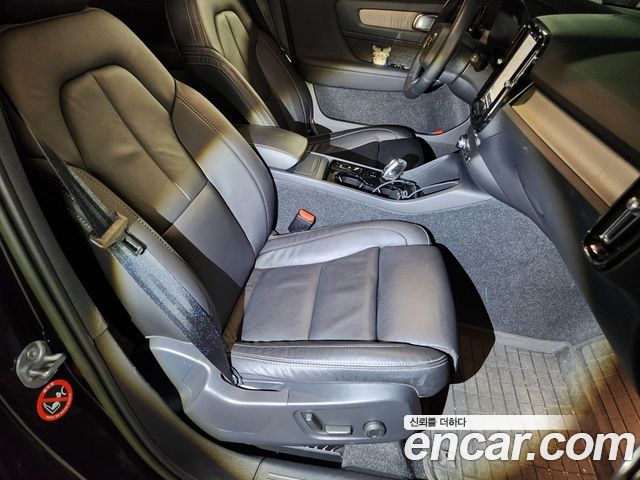 Volvo XC40 B4 Ultimate Bright 2023 — фото 15