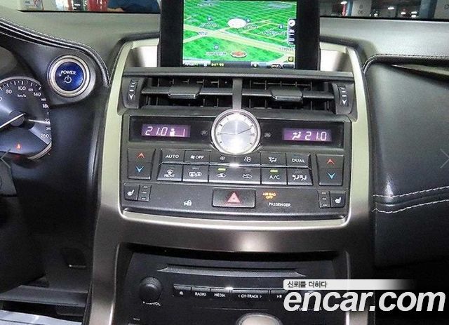 Lexus NX300h Supreme 2015 — фото 10
