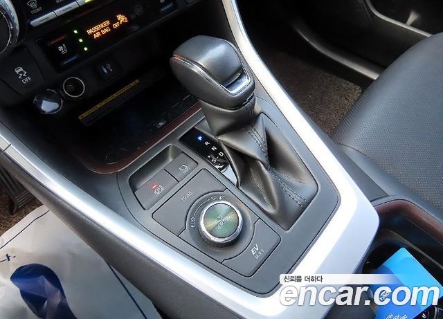 Toyota RAV4 (V) 2.5 4WD Hybrid 2019 — фото 10