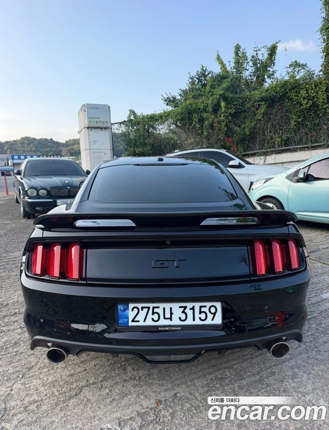 Ford Mustang GT Coupe 2017 — фото 3