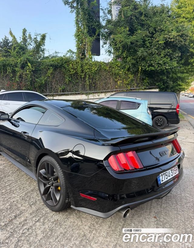 Ford Mustang GT Coupe 2017 — фото 4