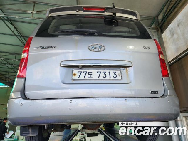 Hyundai Grand Starex 12-Seater Wagon CVX Premium 2011 — фото 2