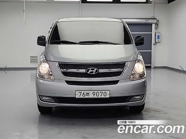 Hyundai Grand Starex 12-Seater Wagon CVX Premium 2012 — фото 2