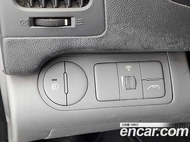 Hyundai Grand Starex 12-Seater Wagon CVX Premium 2012 — фото 21