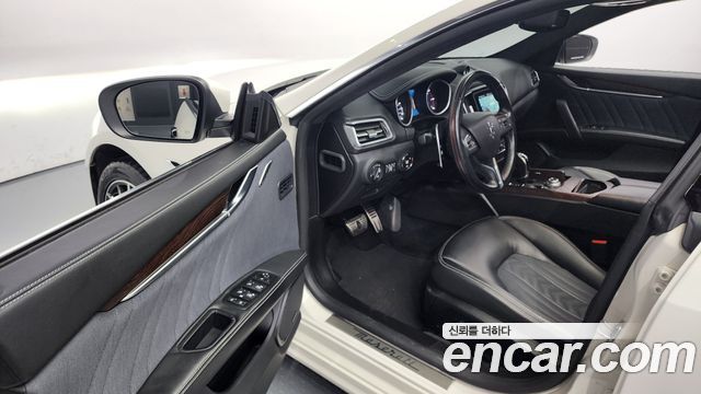 Maserati Ghibli 3.0 Diesel GranLusso 3rd 2018 — фото 10