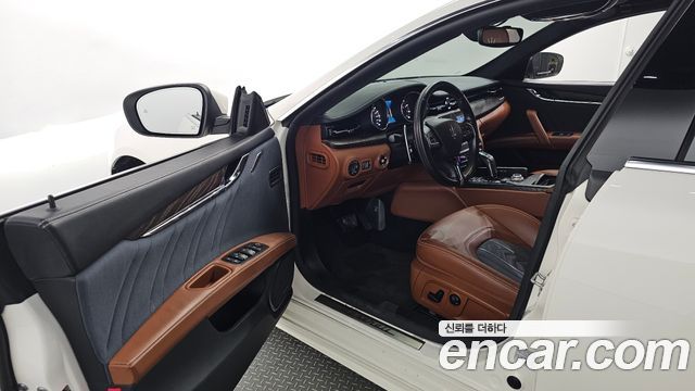 Maserati Quattroporte 3.0 V6 Granlusso 2019 — фото 10