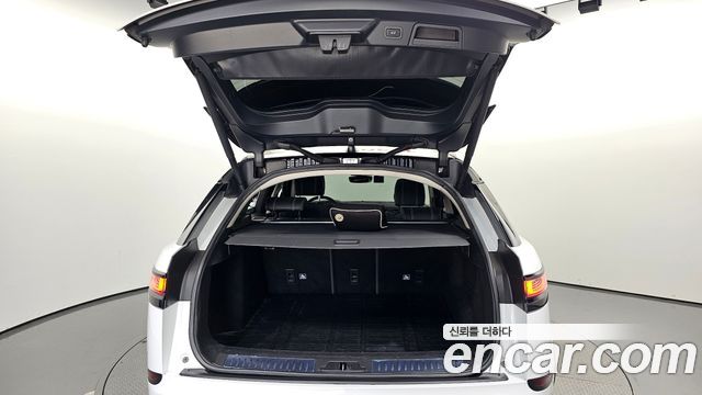 Land Rover Range Rover Velar 2.0 D240 SE 2019 — фото 20