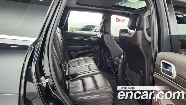 Jeep Grand Cherokee 3.0 Diesel Overland Summit WK2 2018 — фото 12