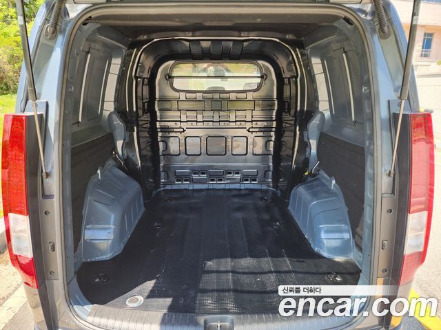 Hyundai Staria L3.5 Cargo 5-Seater Modern 2023 — фото 9