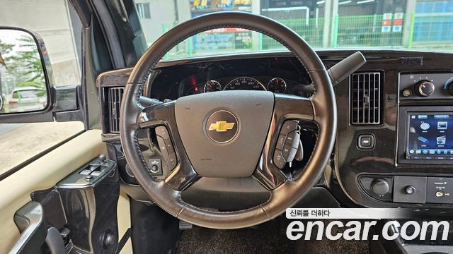 Chevrolet Express Van 6.0 2017 — фото 17