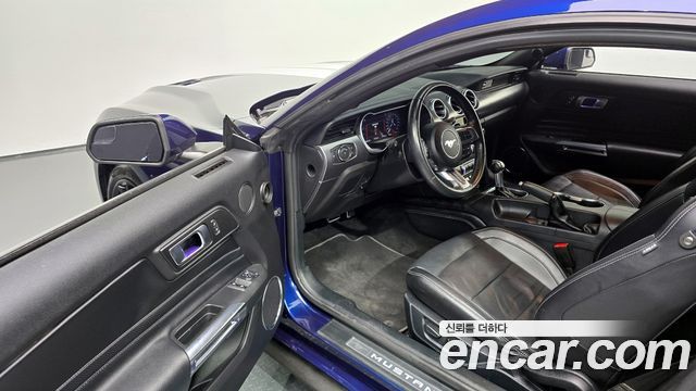 Ford Mustang Coupe 2020 — фото 10