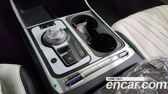 Kia Carnival (IV) HEV 9-Seater Hi-Limousine (Special vehicle) 2025 — фото 9