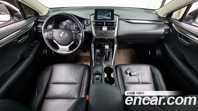 Lexus NX300h Executive 2017 — фото 7