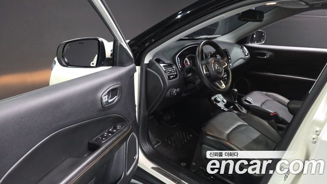 Jeep Compass (II) 2.4 Limitied AWD 2019 — фото 15