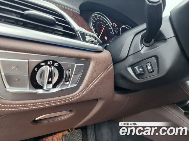 BMW 7 Series (G11) 750Li xDrive Premium 2016 — фото 8