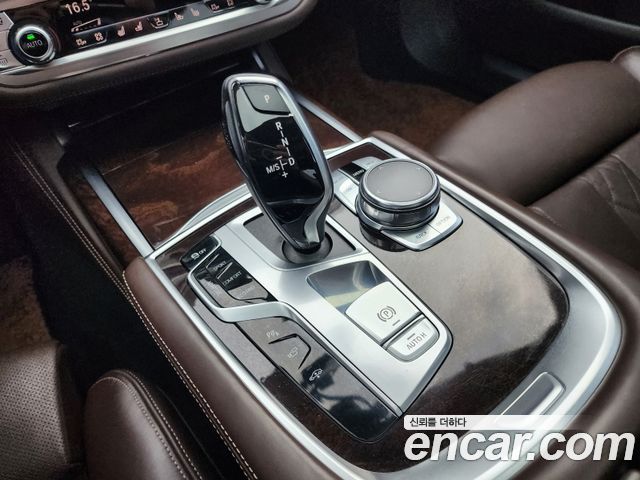 BMW 7 Series (G11) 750Li xDrive Premium 2016 — фото 17