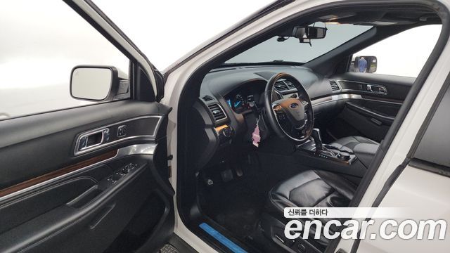 Ford Explorer 2.3 Limited 4WD 5th 2017 — фото 10