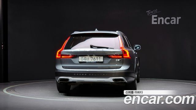 Volvo V90 Cross Country D5 AWD 2018 — фото 4