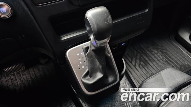 Hyundai Staria Cargo 3-Seater Modern 2024 — фото 9