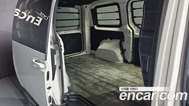 Hyundai Staria Cargo 3-Seater Modern 2024 — фото 12