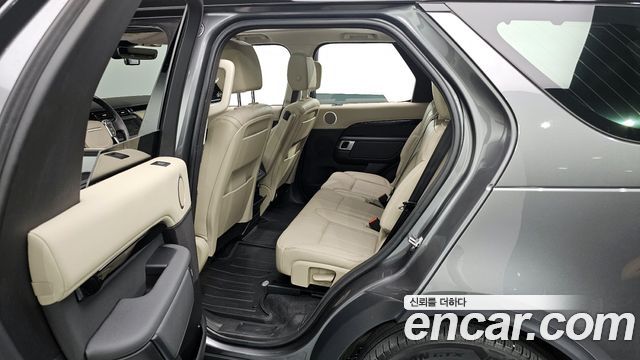 Land Rover Discovery 5 2.0 SD4 SE 2018 — фото 11