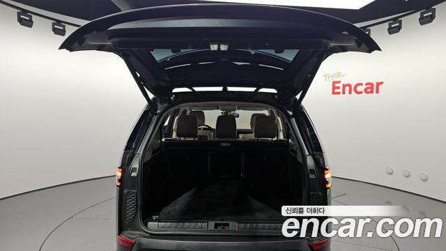 Land Rover Discovery 5 2.0 SD4 SE 2018 — фото 20
