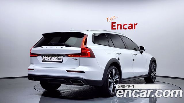 Volvo V60 Cross Country (II) T5 Pro AWD 2020 — фото 2