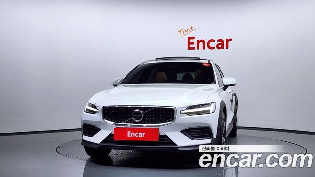 Volvo V60 Cross Country (II) T5 Pro AWD 2020 — фото 3
