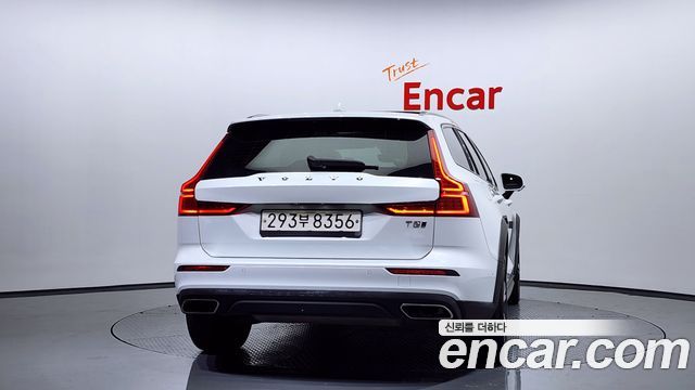 Volvo V60 Cross Country (II) T5 Pro AWD 2020 — фото 4