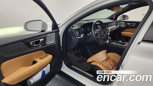 Volvo V60 Cross Country (II) T5 Pro AWD 2020 — фото 10
