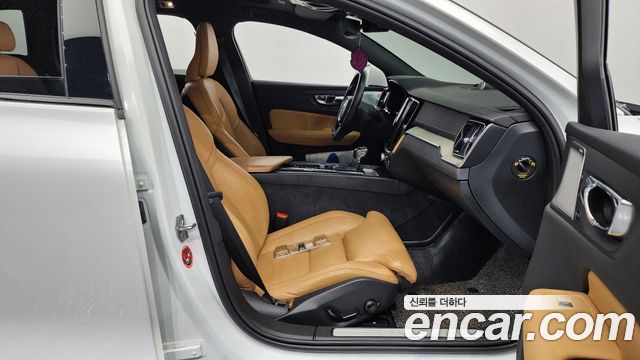 Volvo V60 Cross Country (II) T5 Pro AWD 2020 — фото 15