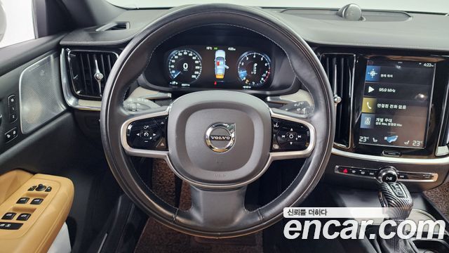 Volvo V60 Cross Country (II) T5 Pro AWD 2020 — фото 17