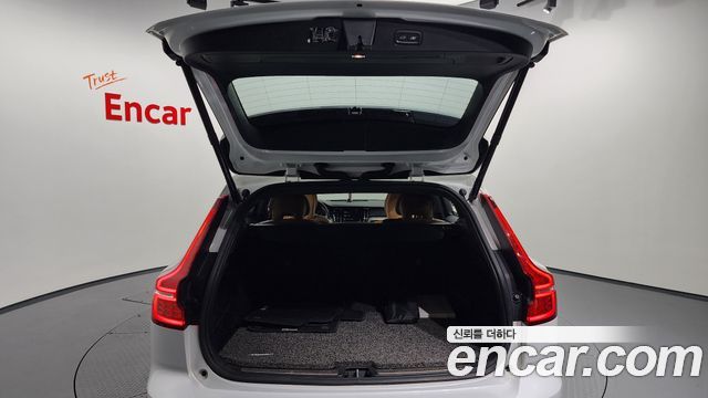 Volvo V60 Cross Country (II) T5 Pro AWD 2020 — фото 24