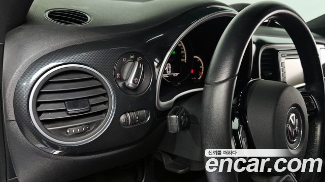 Volkswagen Beetle 2.0 TDI Premium 3rd 2013 — фото 17