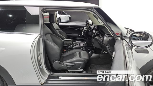 MINI Cooper Classic Third Generation 2024 — фото 11