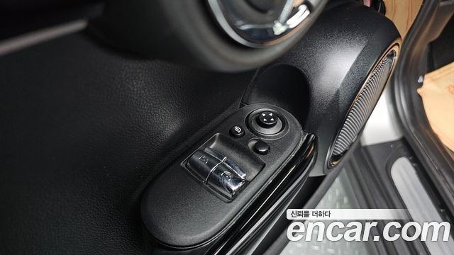 MINI Cooper Classic Third Generation 2024 — фото 12