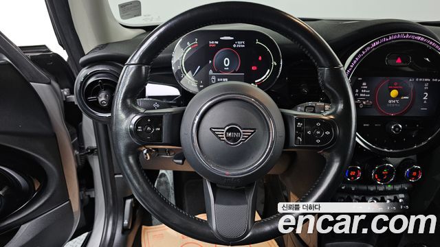 MINI Cooper Classic Third Generation 2024 — фото 14